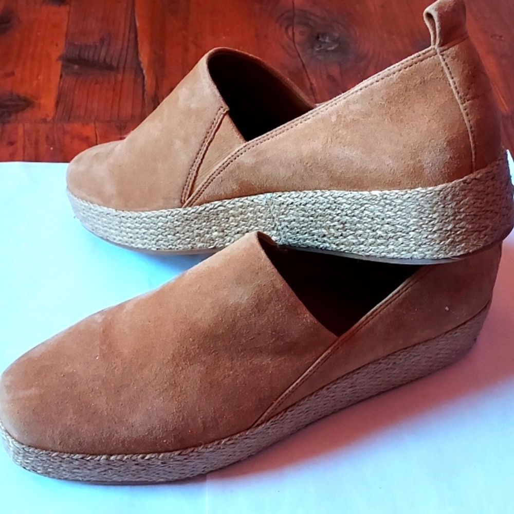 Vince tan summer slip ons Size 7.5